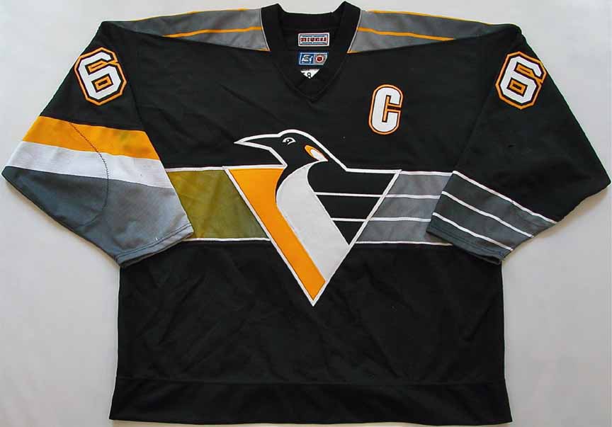 Will someone tell me why we haven't seen the robo penguin logo on an  alternate jersey over the past decade? : r/penguins